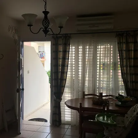 Lighthouse Beach Apartment Apartament Pafos